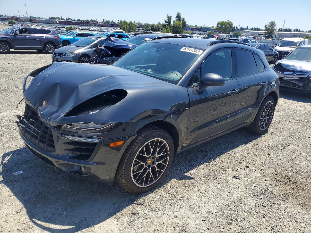 Salvage Porsche Macan Image