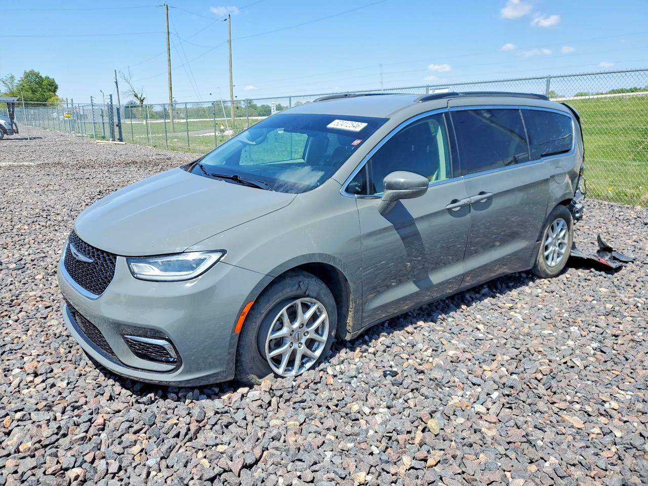 Salvage Chrysler Pacifica Image