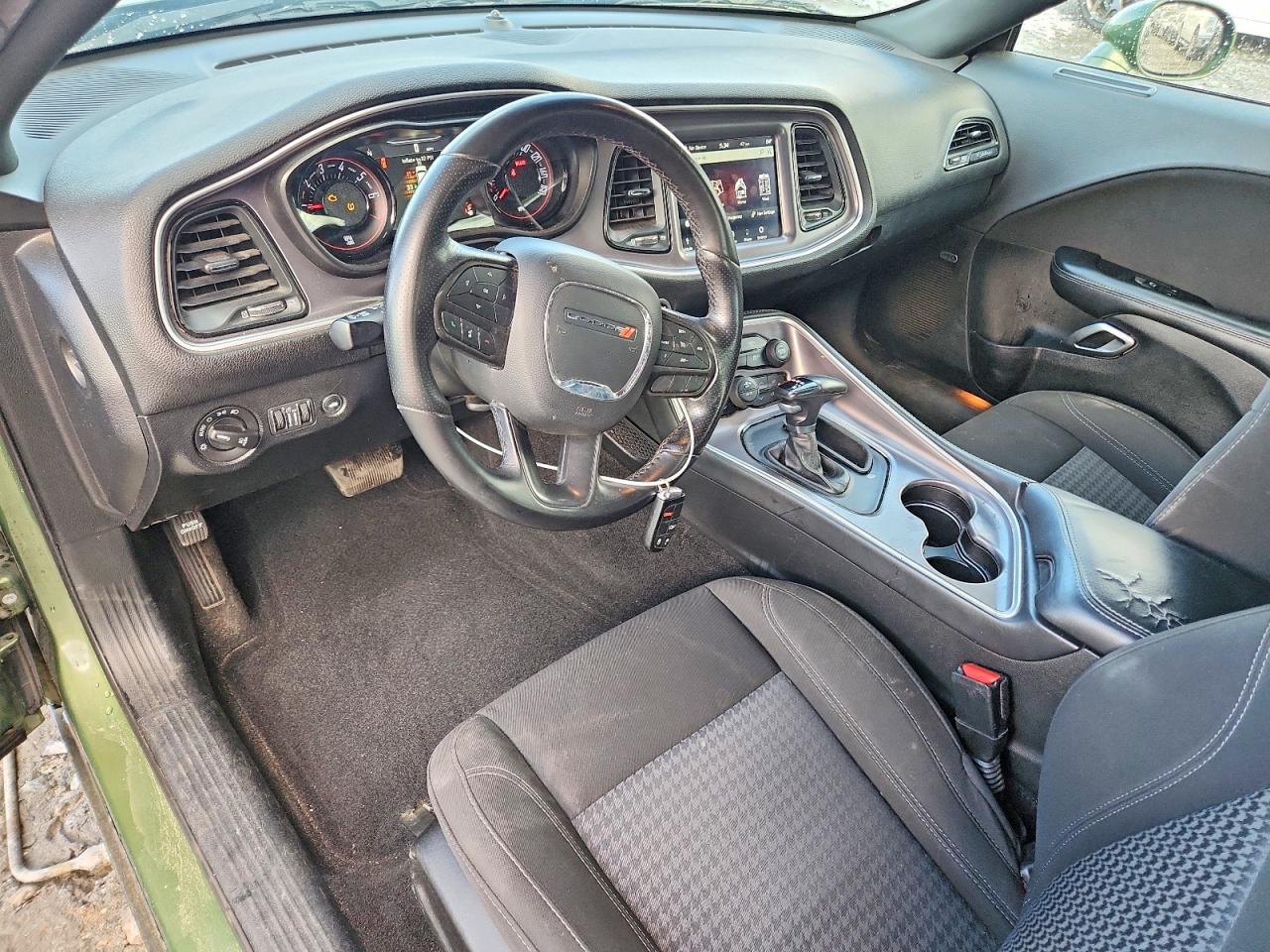 Dodge Challenger Sxt