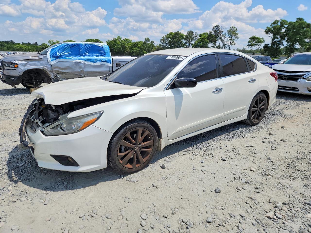 Salvage Nissan Altima Image