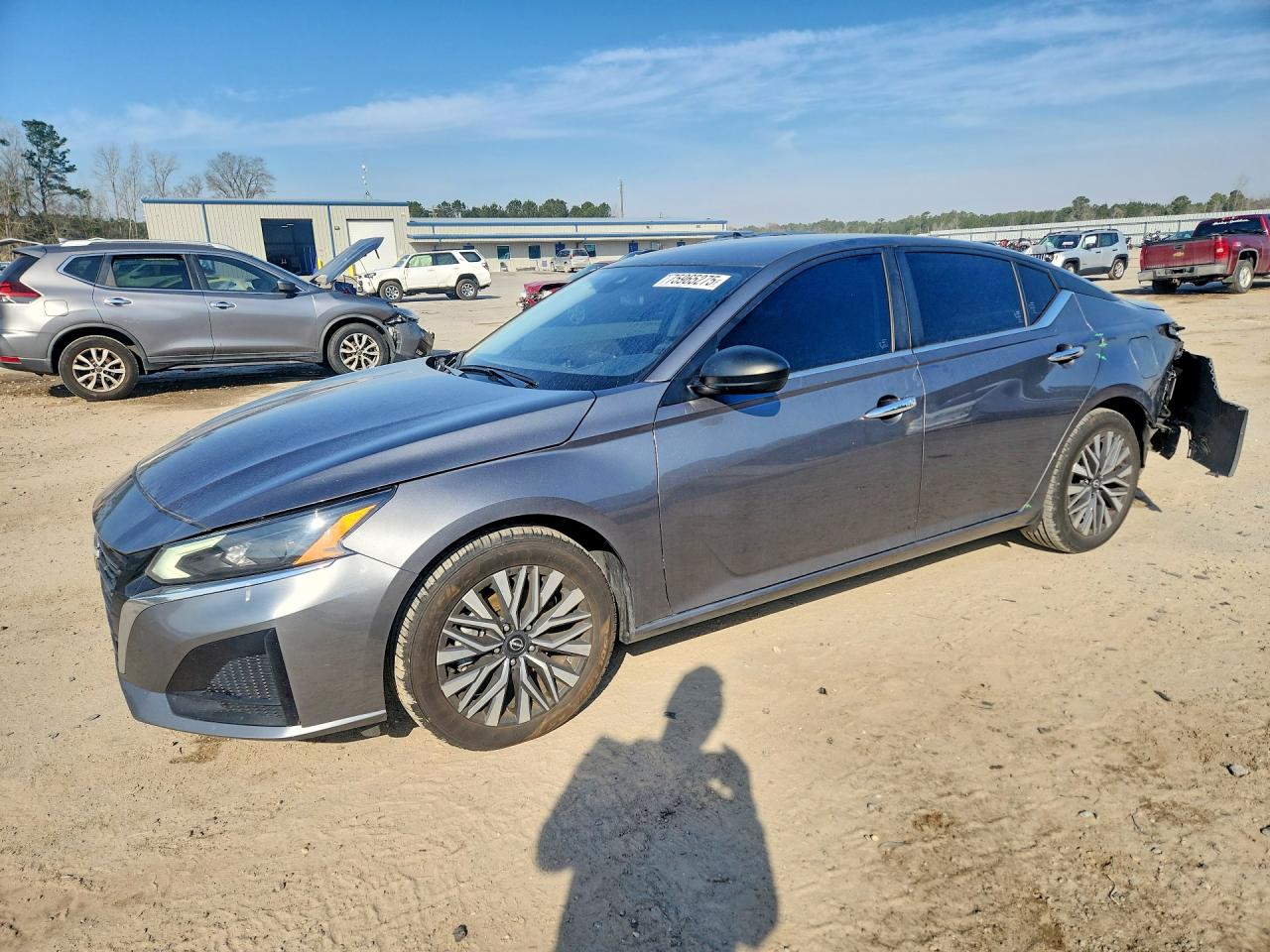 Salvage Nissan Altima Image