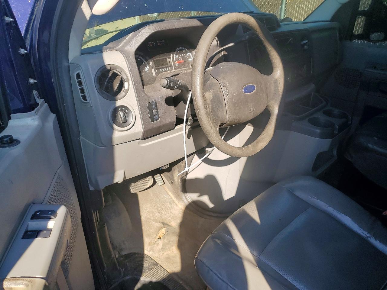Ford Econoline E250 Van