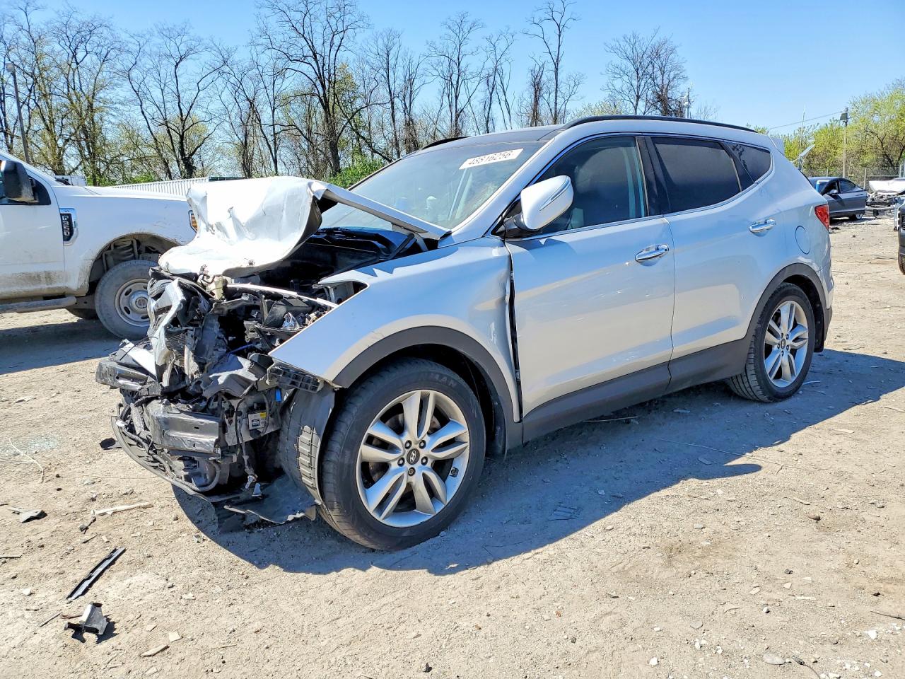 Salvage Hyundai SANTA FE Image