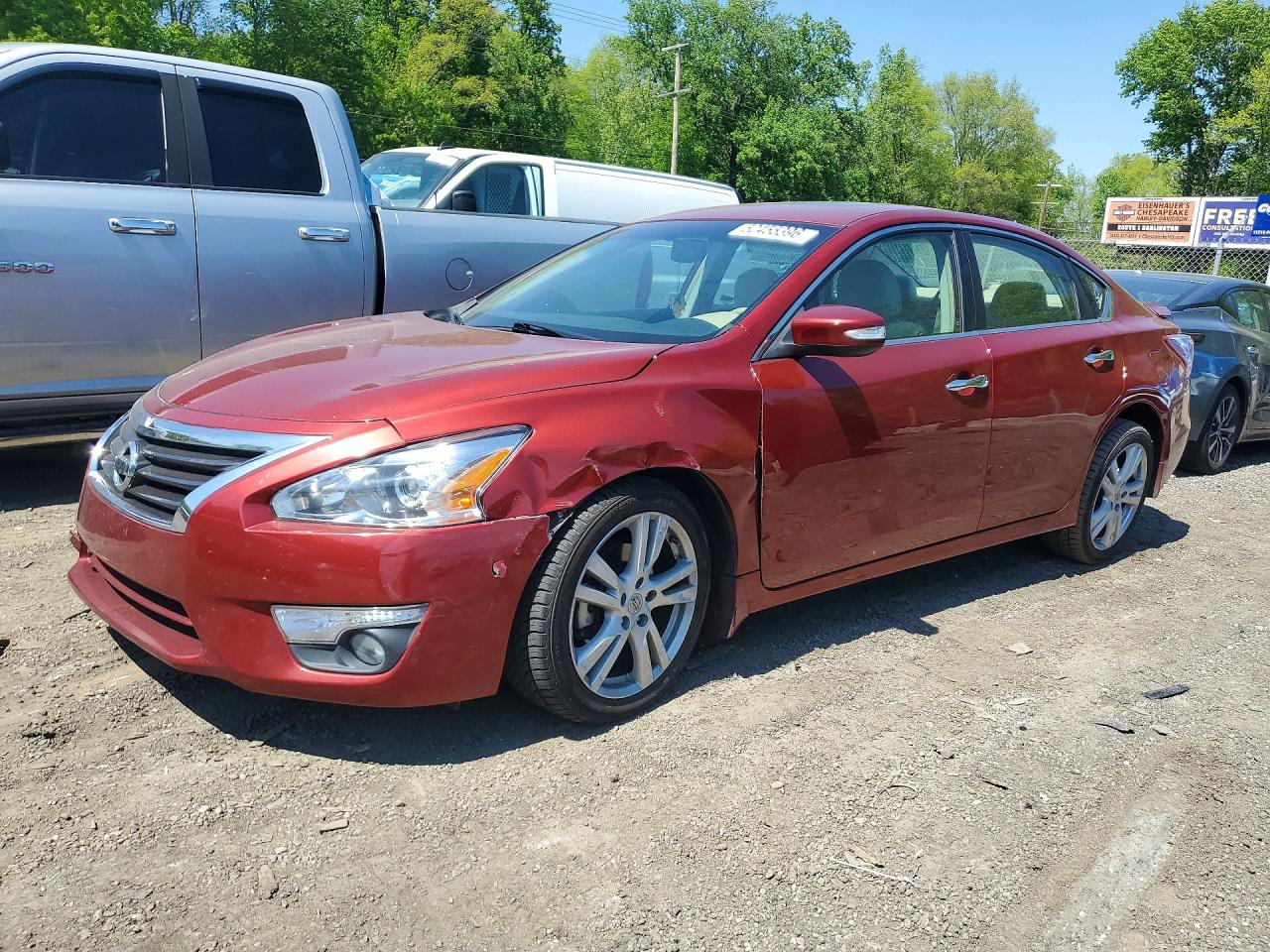 Salvage Nissan Altima Image