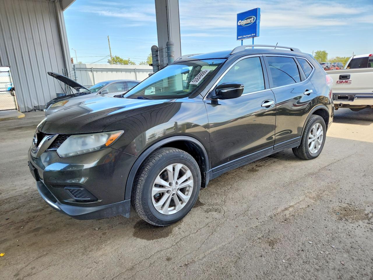 Salvage Nissan Rogue Image