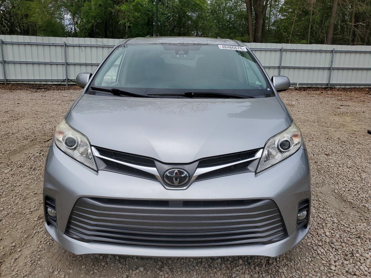 Toyota Sienna Xle 8-passenger