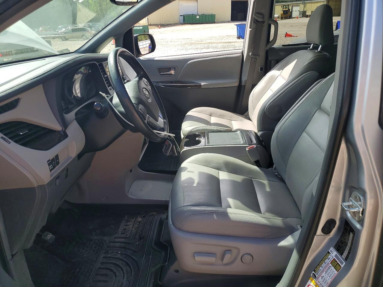 Toyota Sienna Xle 8-passenger