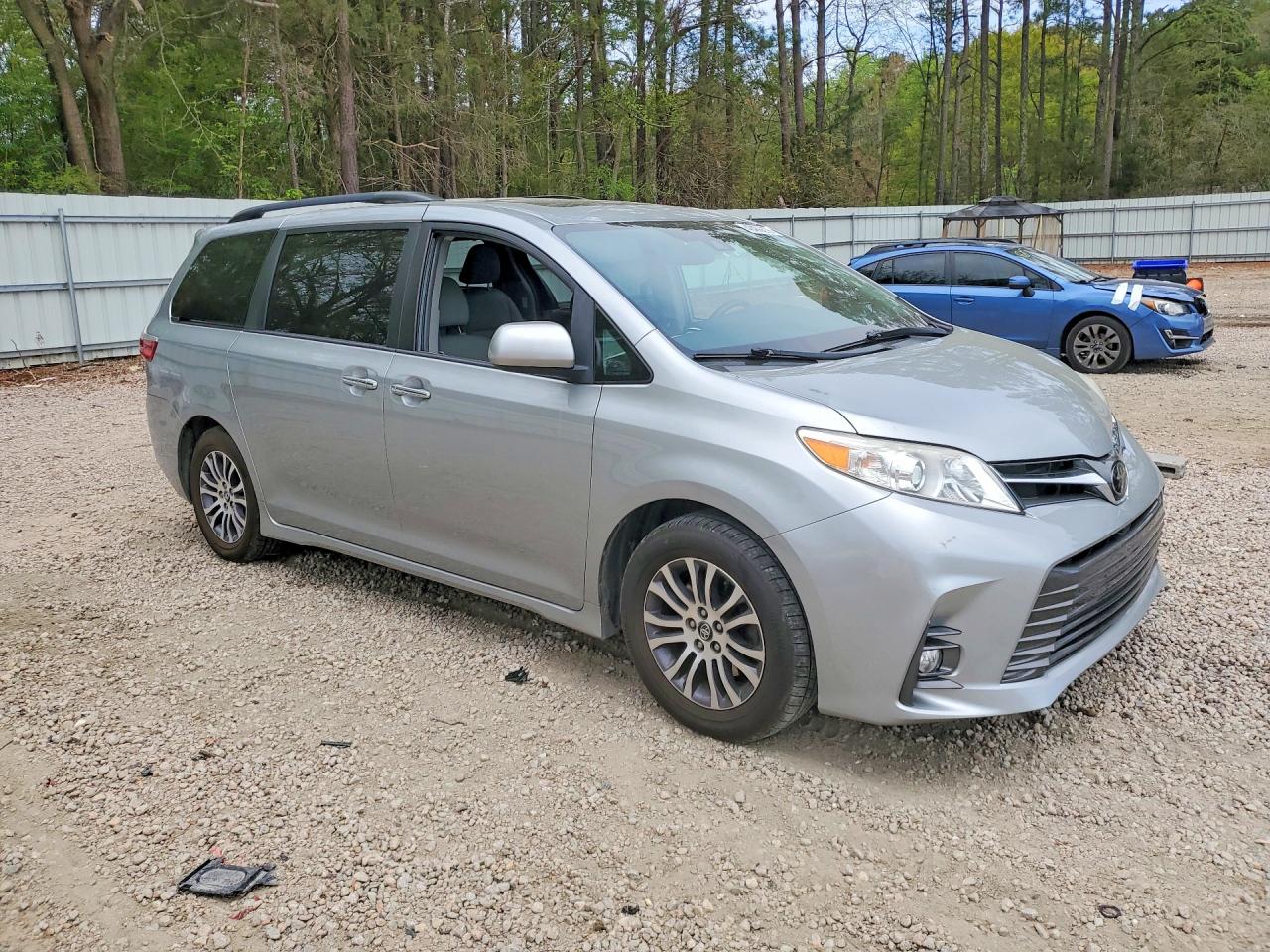 Toyota Sienna Xle 8-passenger