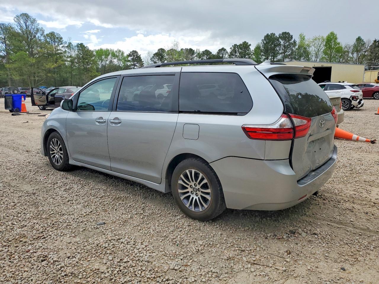 Toyota Sienna Xle 8-passenger