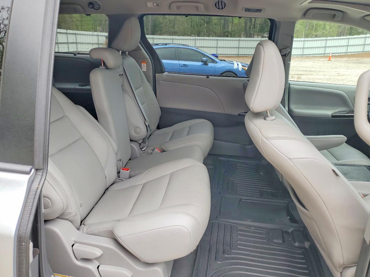 Toyota Sienna Xle 8-passenger