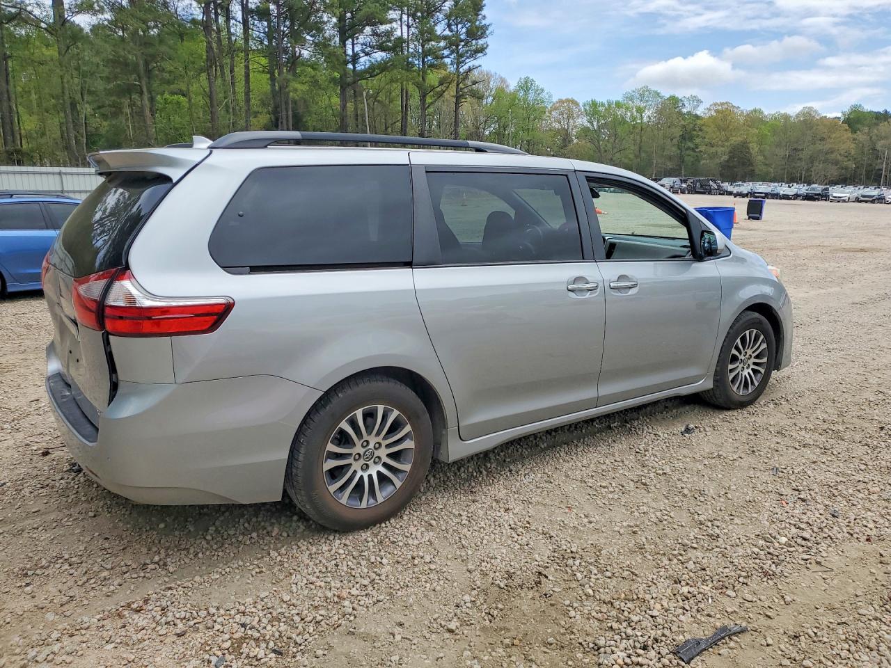 Toyota Sienna Xle 8-passenger