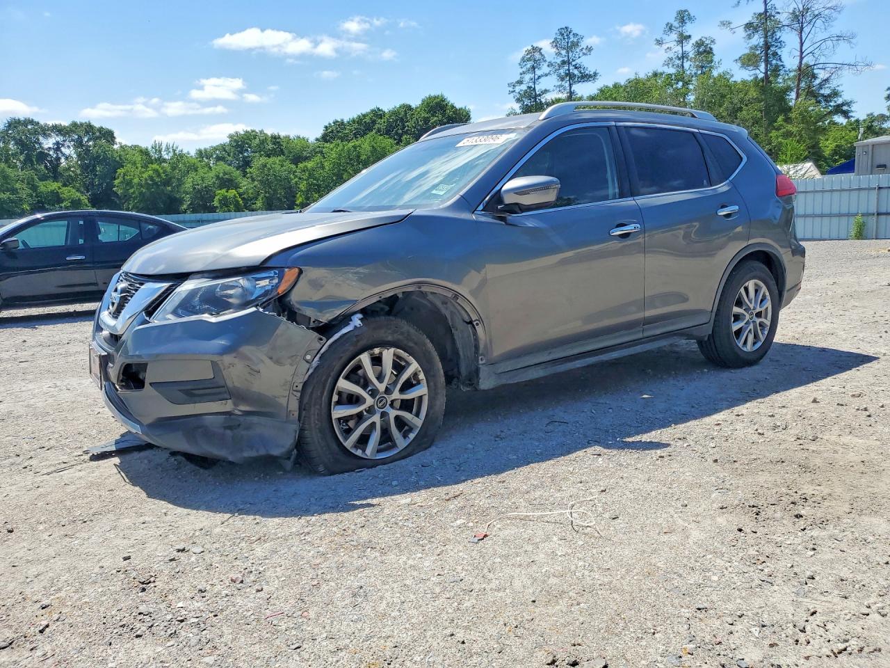 Salvage Nissan Rogue Image