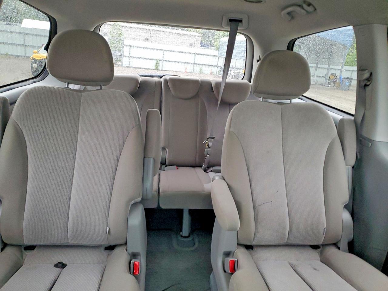 Kia Sedona Lx