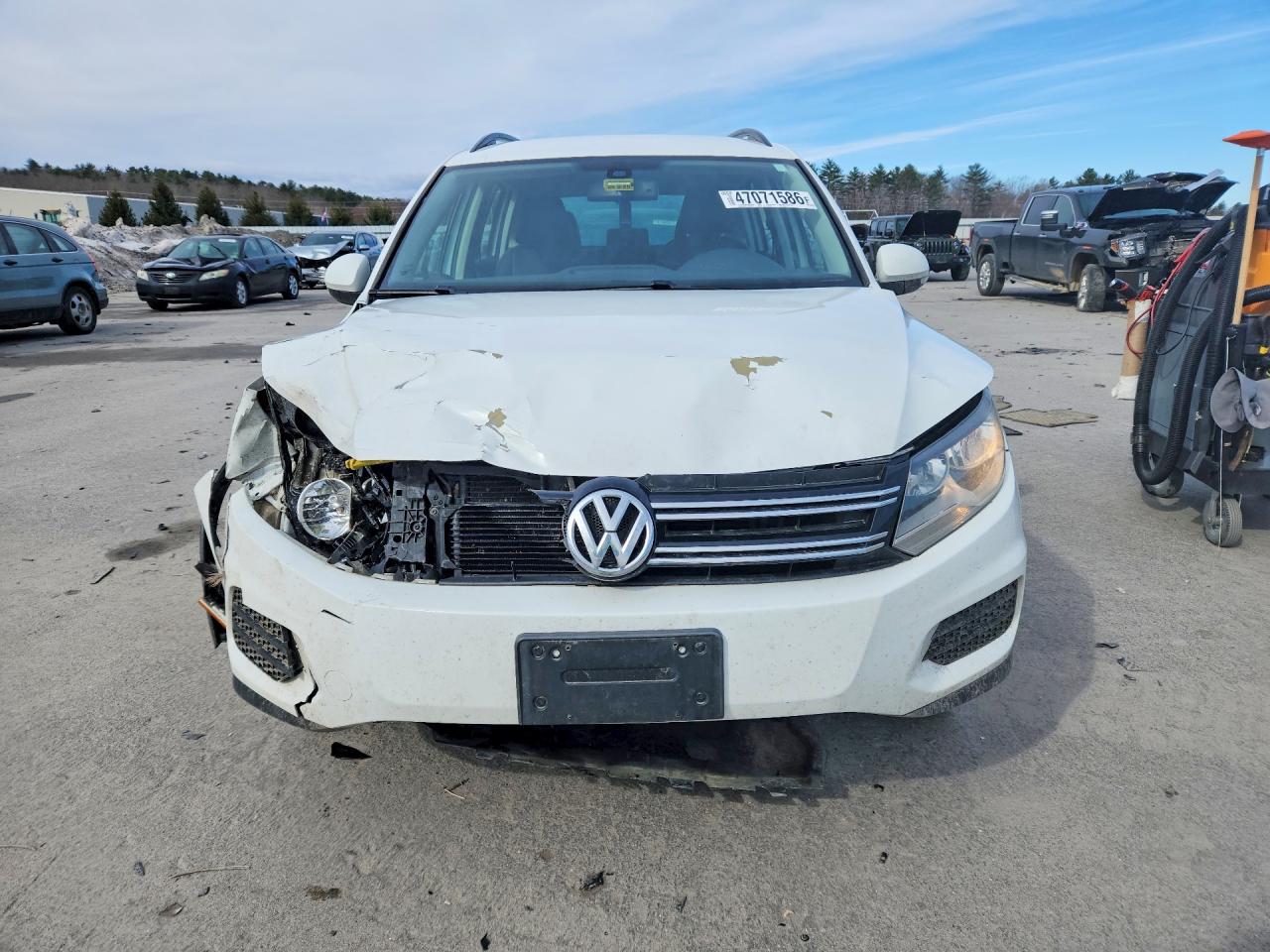 Volkswagen Tiguan S