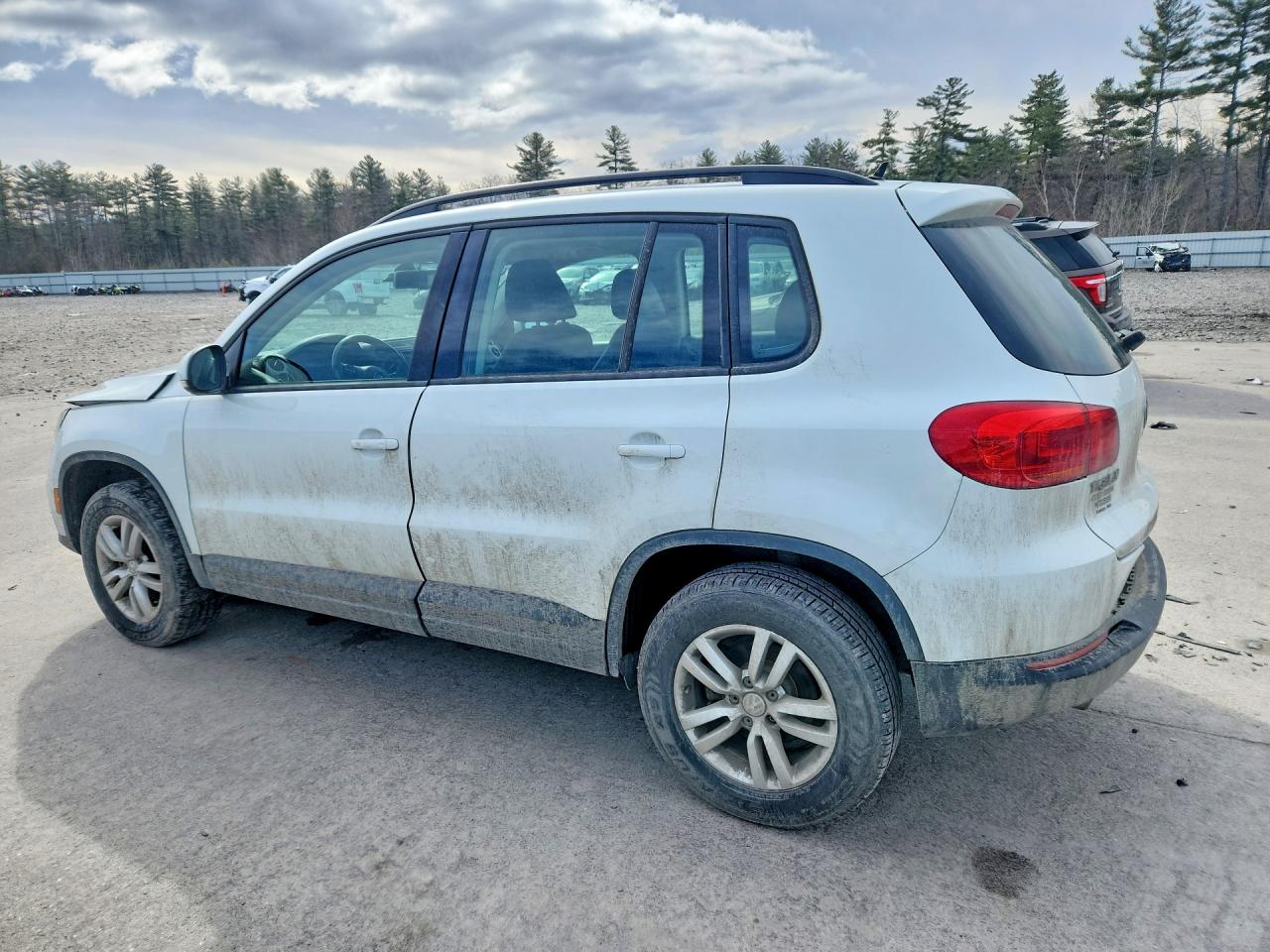Volkswagen Tiguan S
