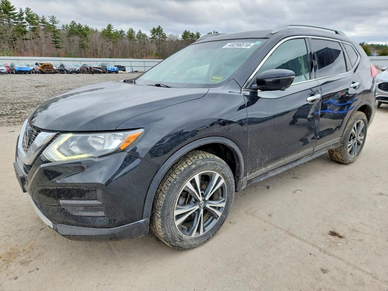 Salvage Nissan Rogue Image