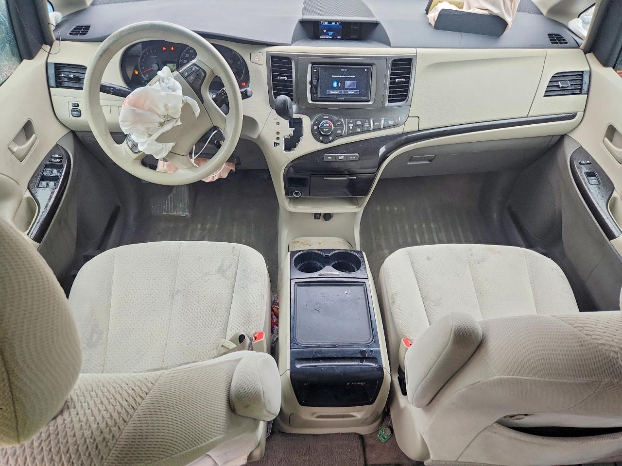 Toyota Sienna Le