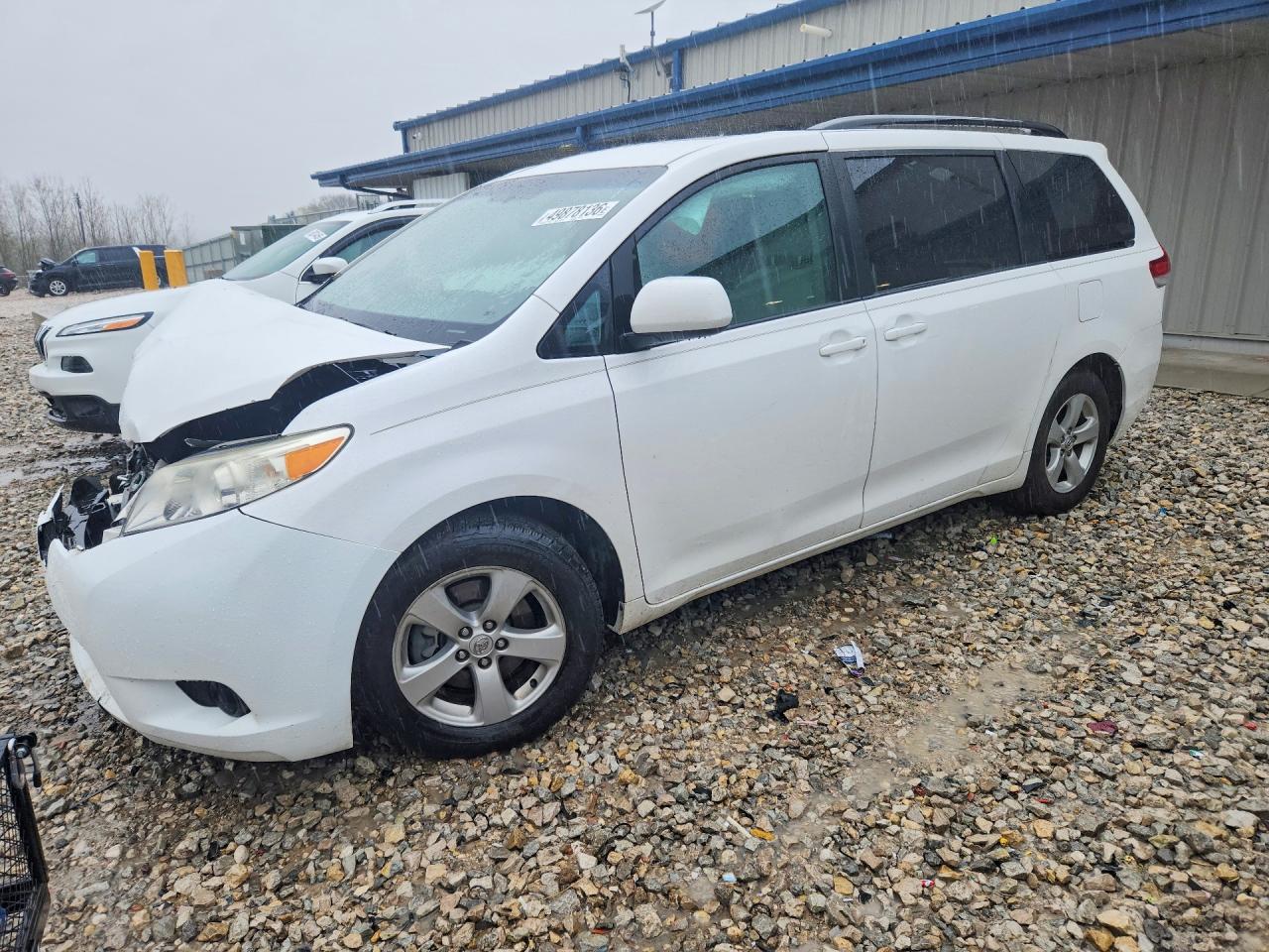Salvage Toyota Sienna Image