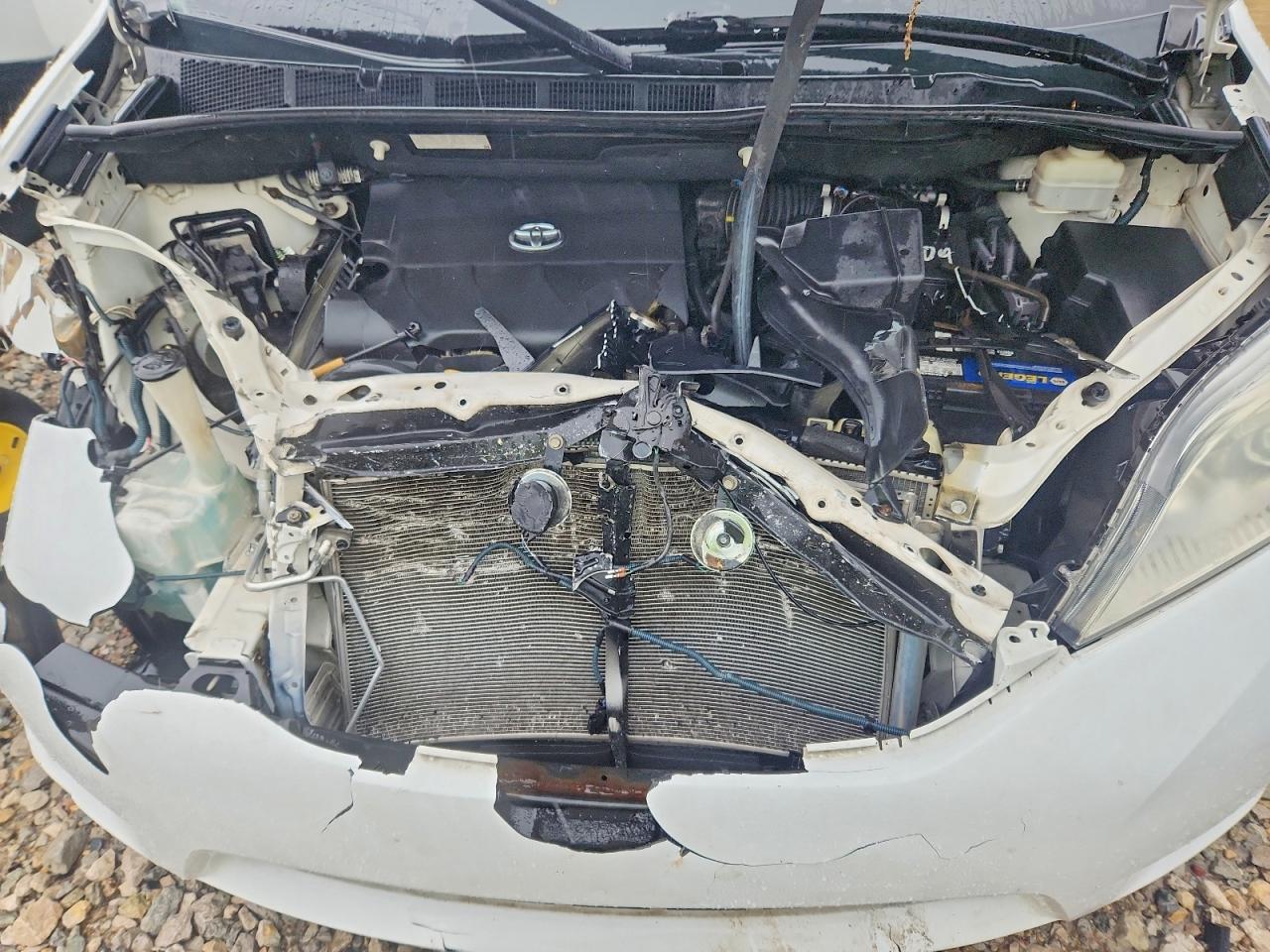 Toyota Sienna Le