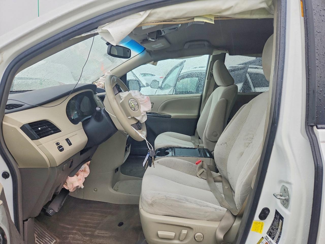 Toyota Sienna Le