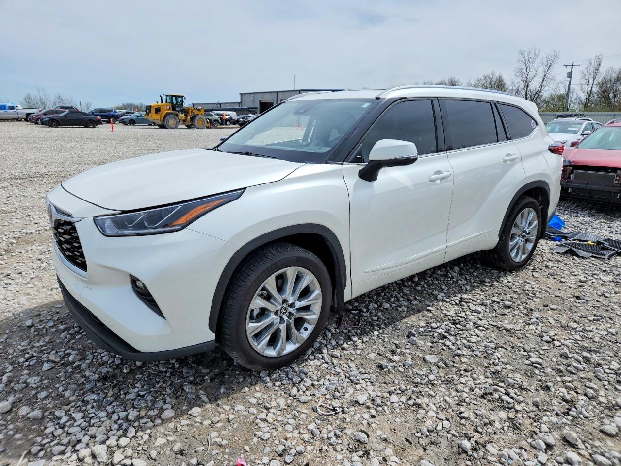 Salvage Toyota Highlander Image