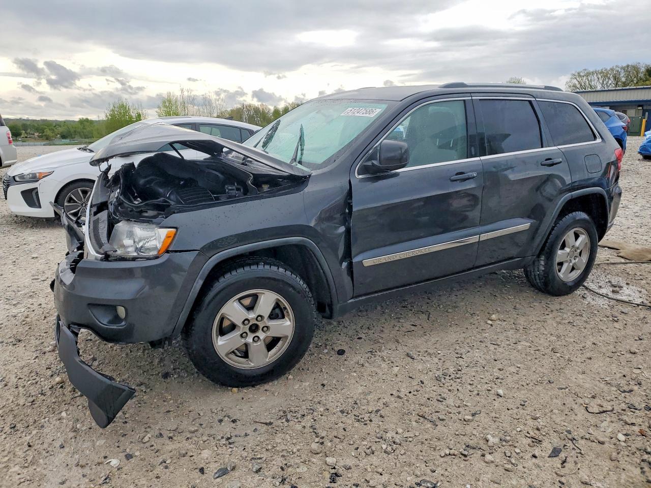 Salvage Jeep Cherokee Image