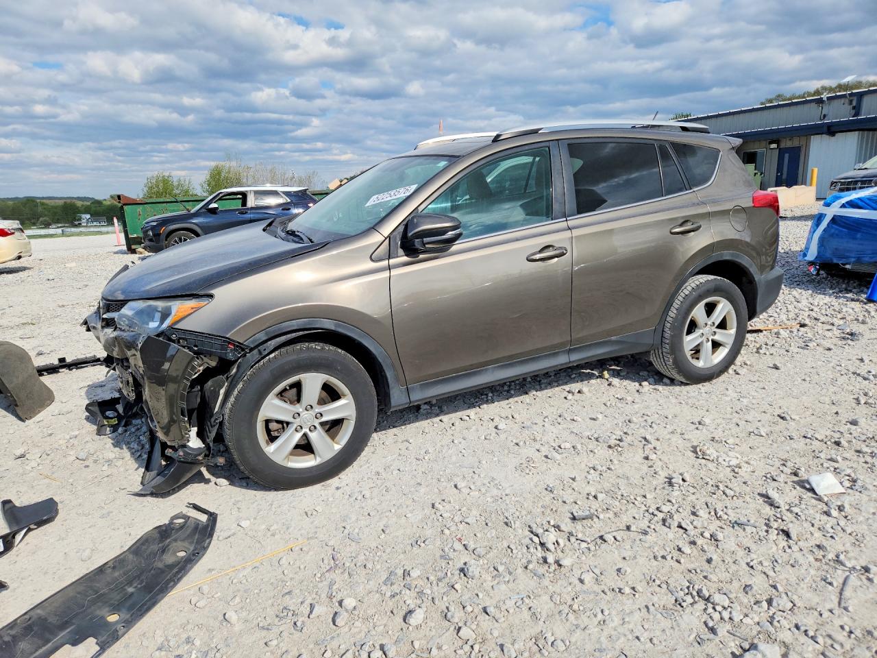 Salvage Toyota RAV4 Image