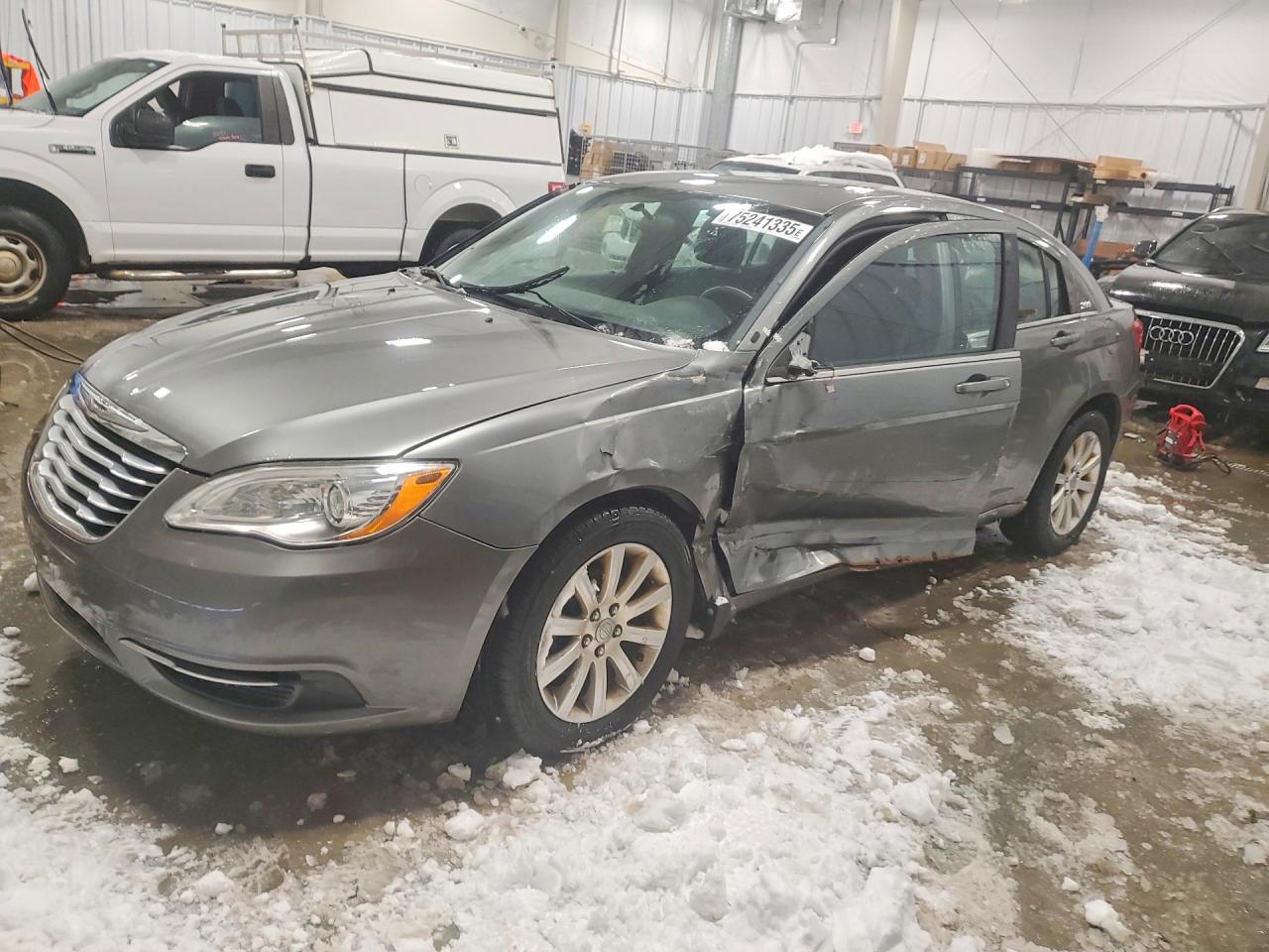 Salvage Chrysler 200 Image
