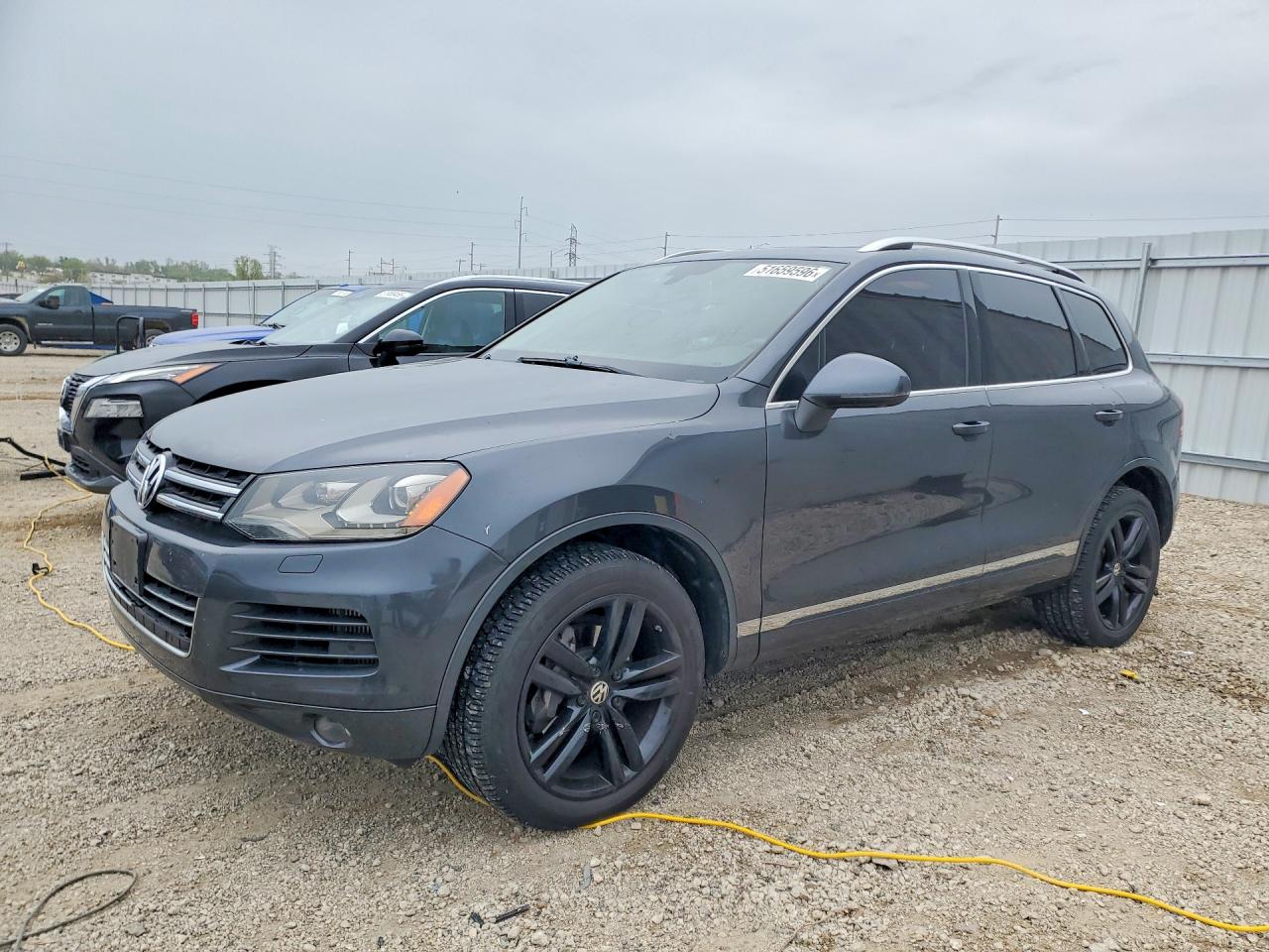 Salvage Volkswagen Touareg Image