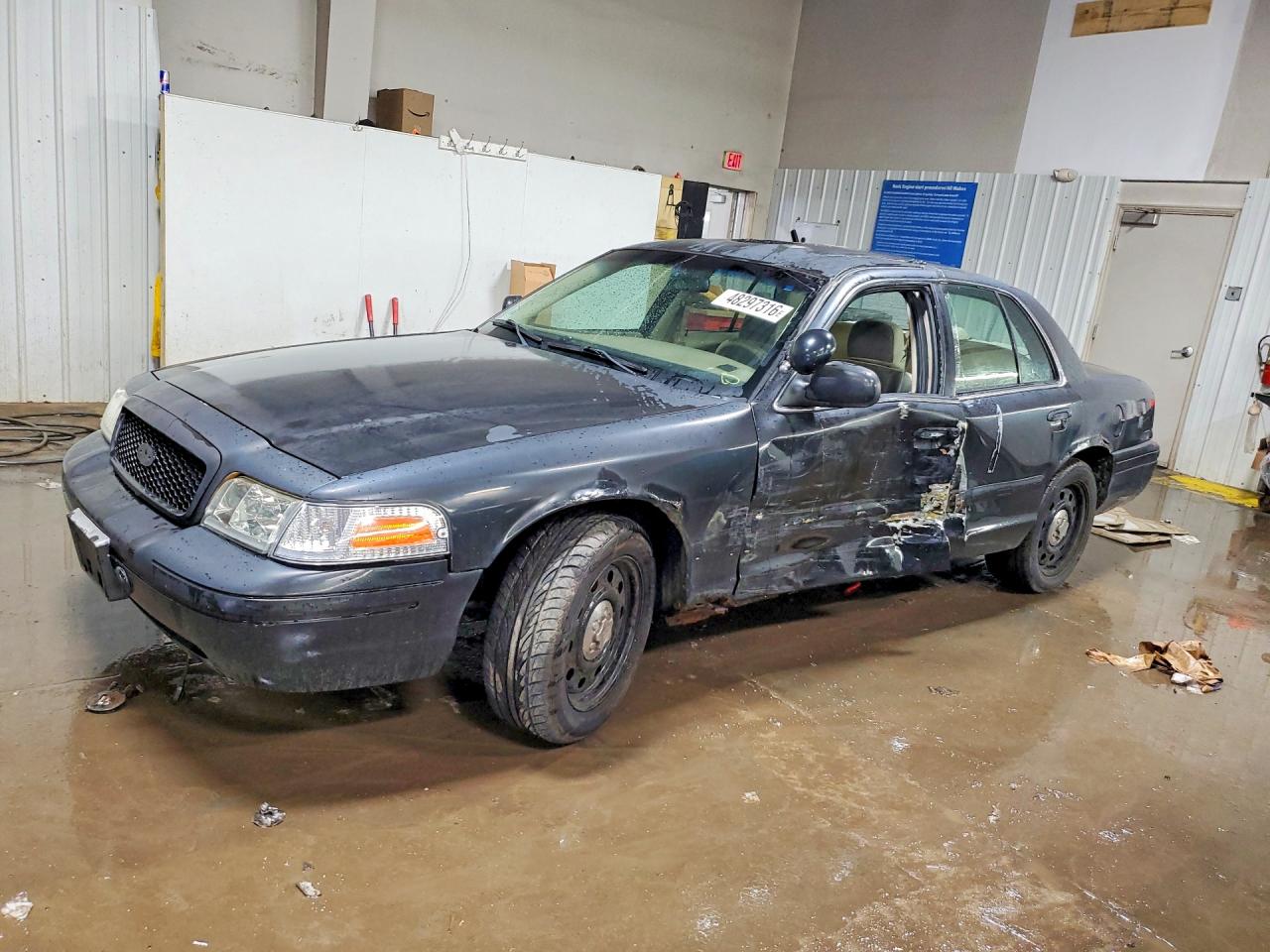Salvage Ford Crown Vic Image