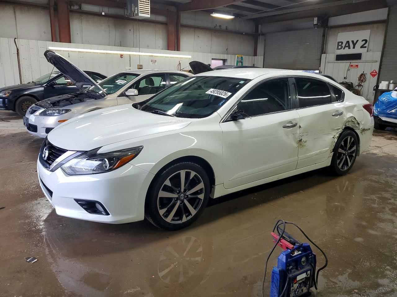 Salvage Nissan Altima Image