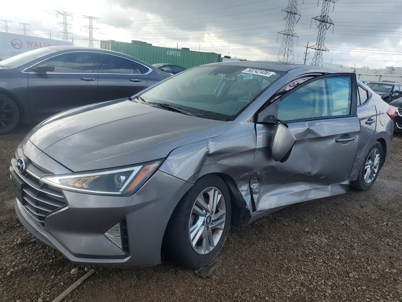 Salvage Hyundai ELANTRA Image