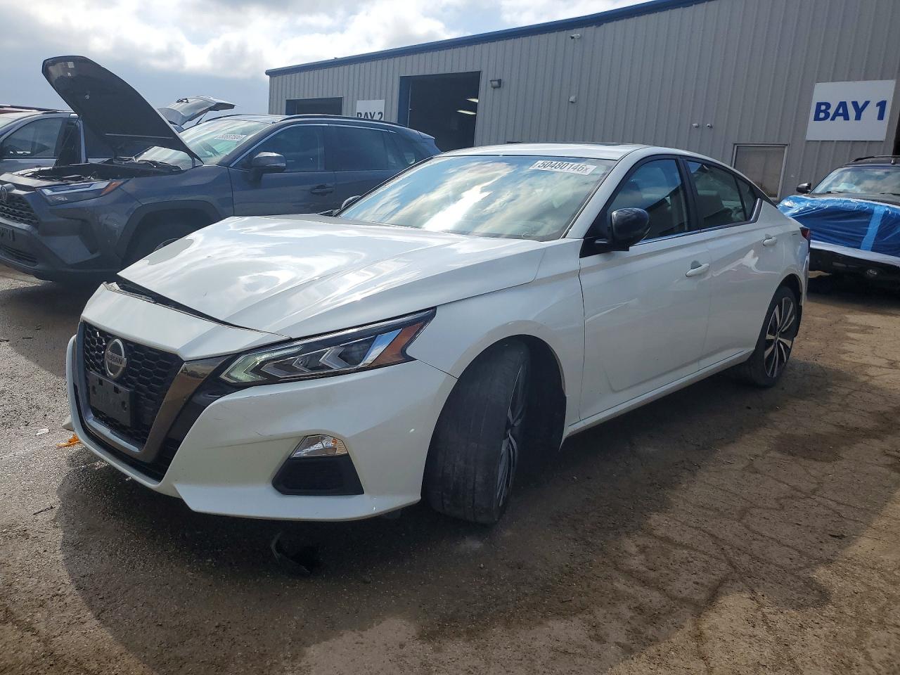 Salvage Nissan Altima Image