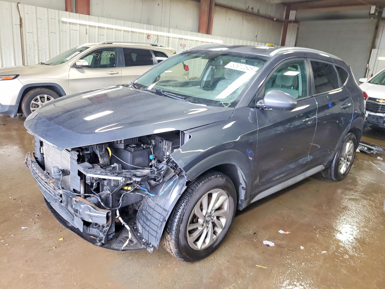Salvage Hyundai TUCSON Image
