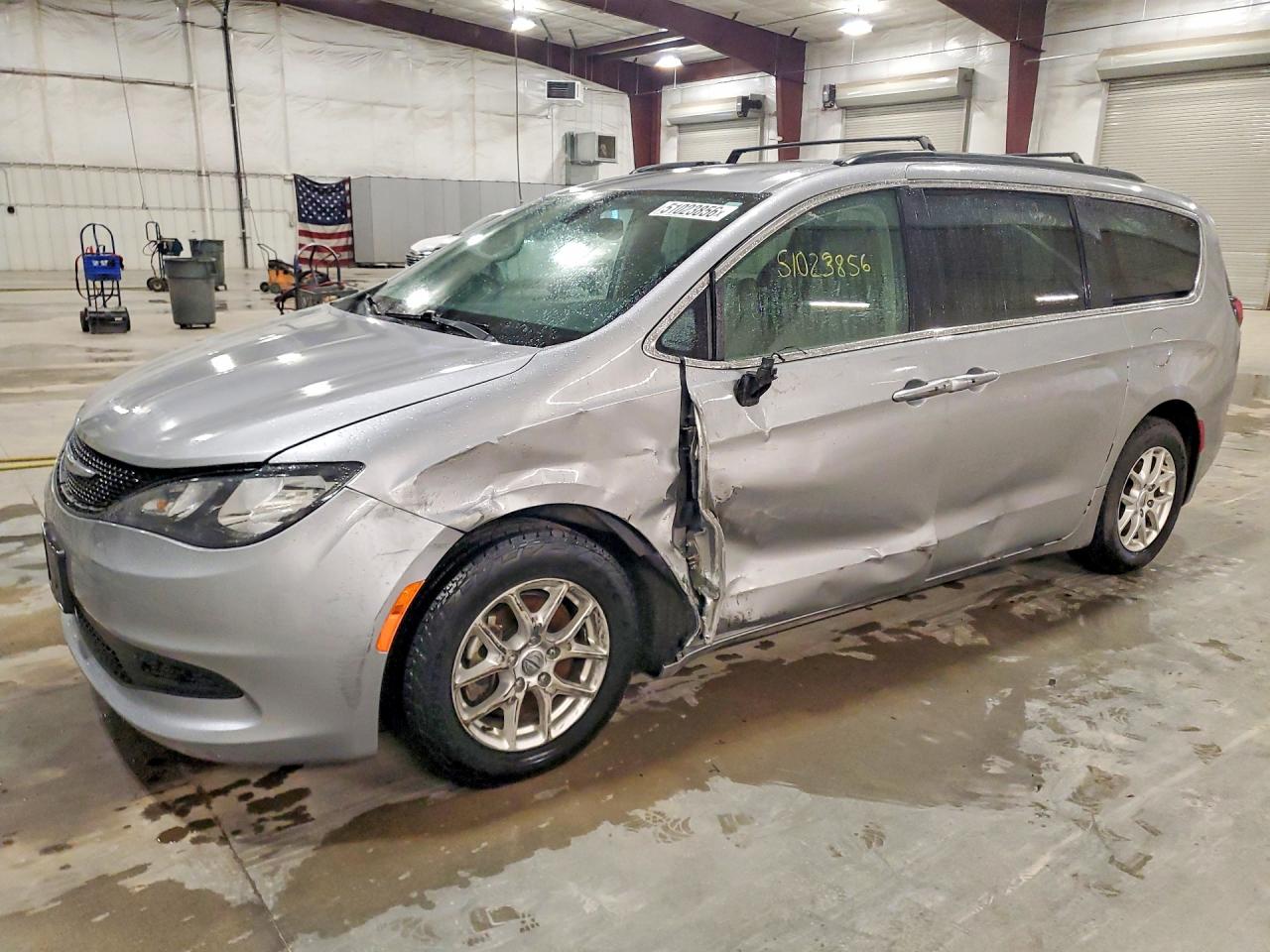 Salvage Chrysler Minivan Image