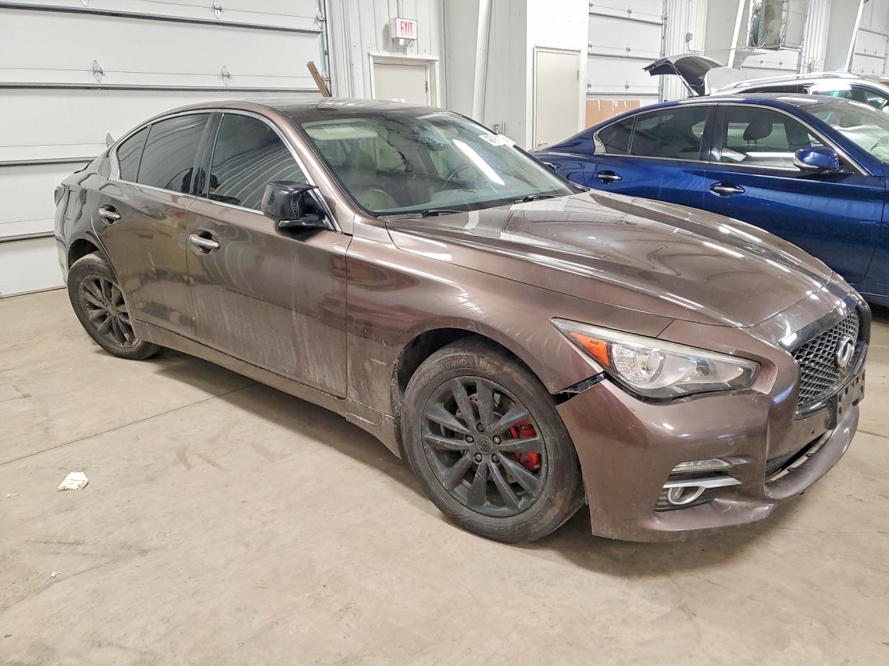 INFINITI Q50 Premium