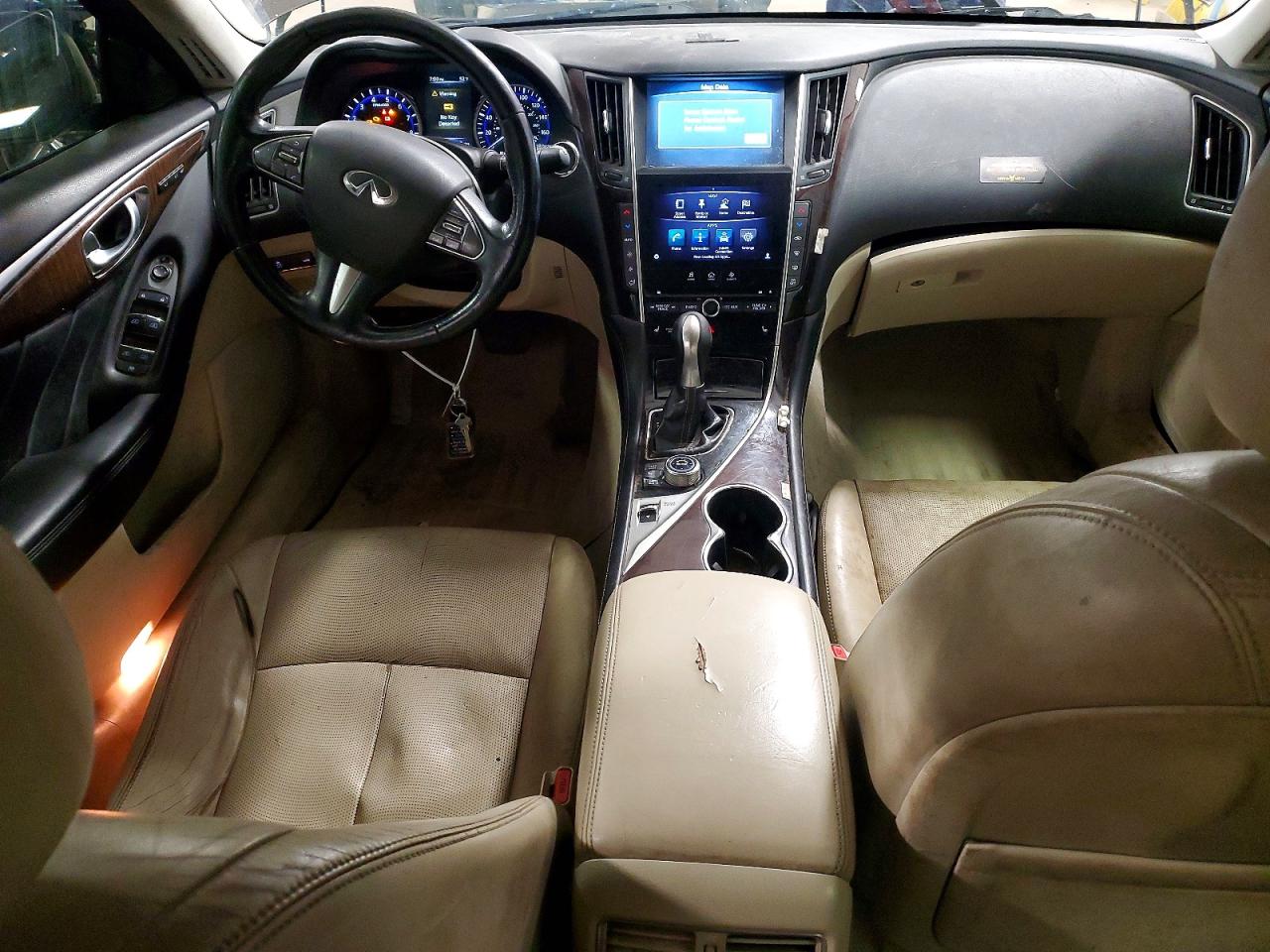 INFINITI Q50 Premium