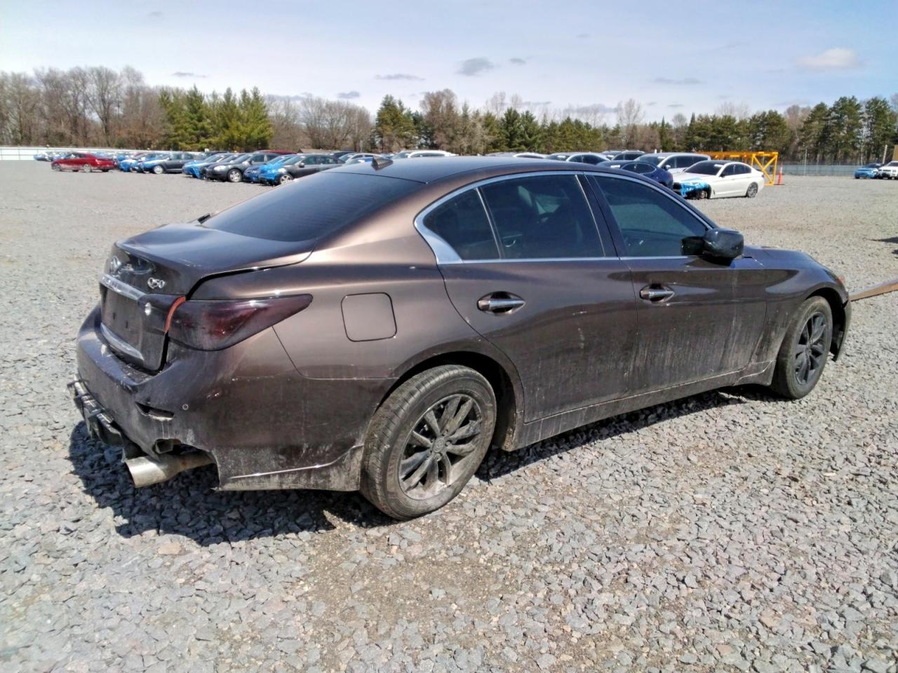 INFINITI Q50 Premium
