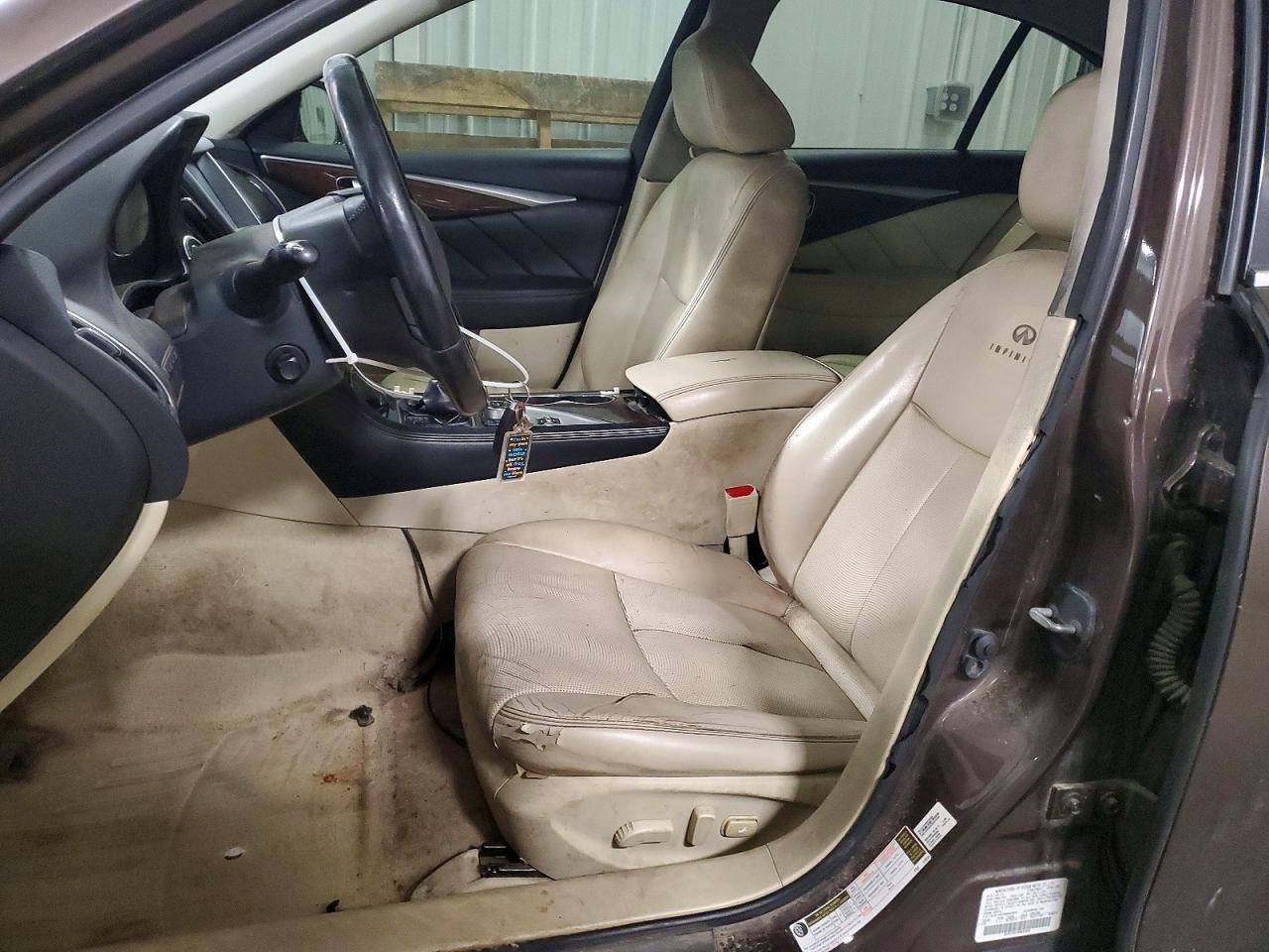 INFINITI Q50 Premium