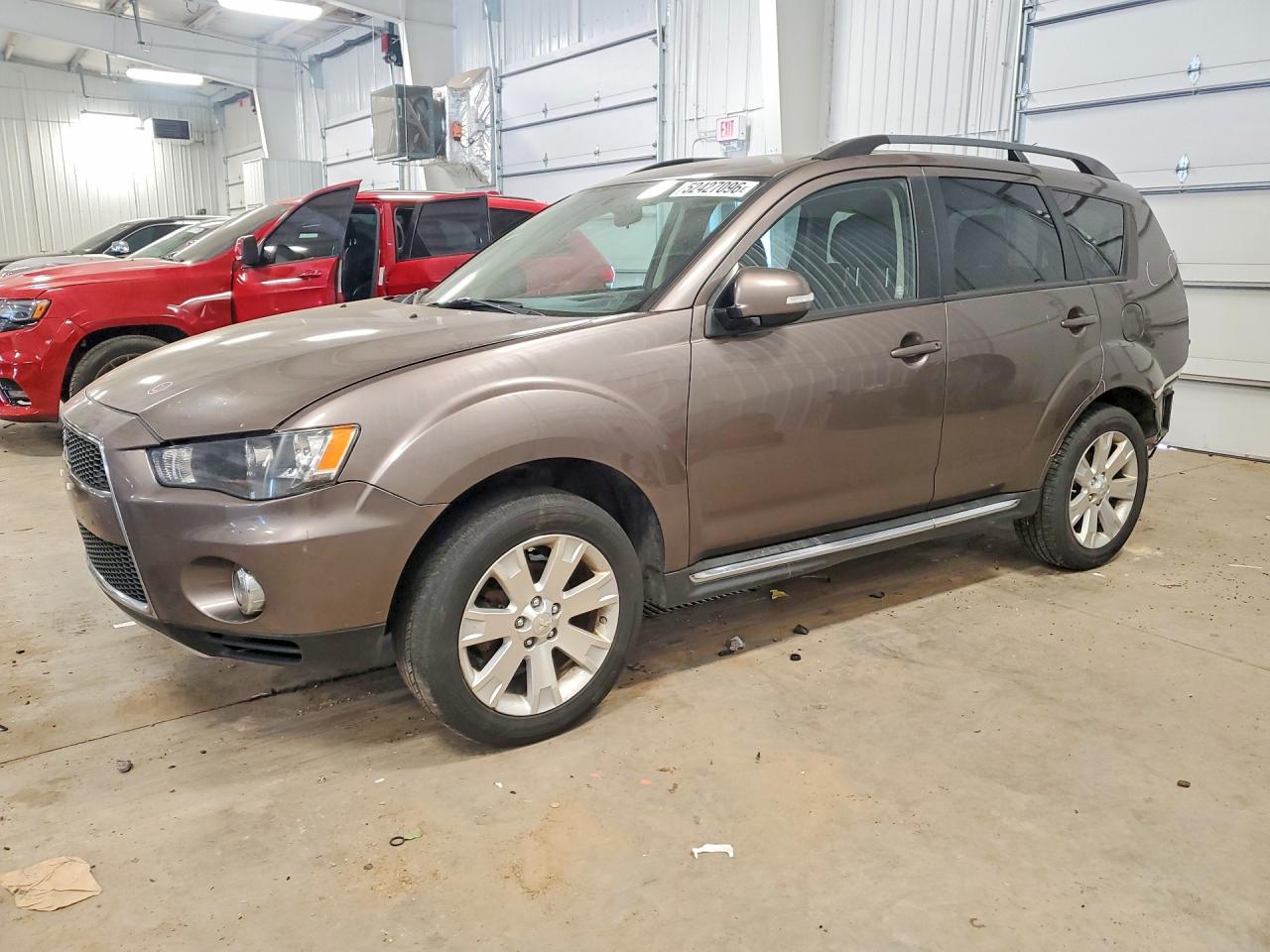 Salvage Mitsubishi Outlander Image