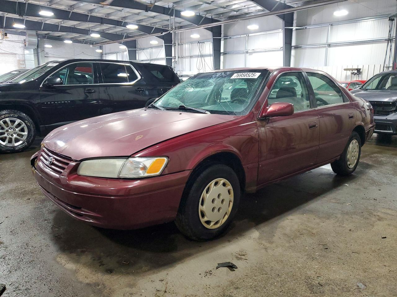 Salvage Toyota Camry Image