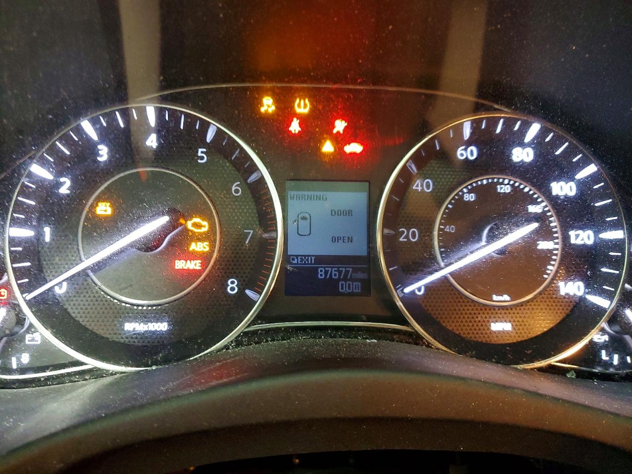 Nissan Armada Sv