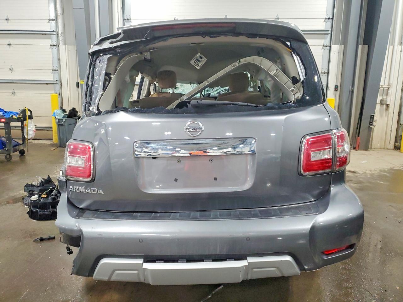 Nissan Armada Sv