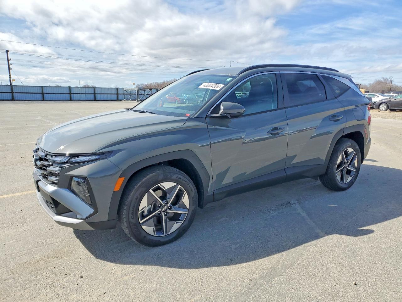 Salvage Hyundai TUCSON Image