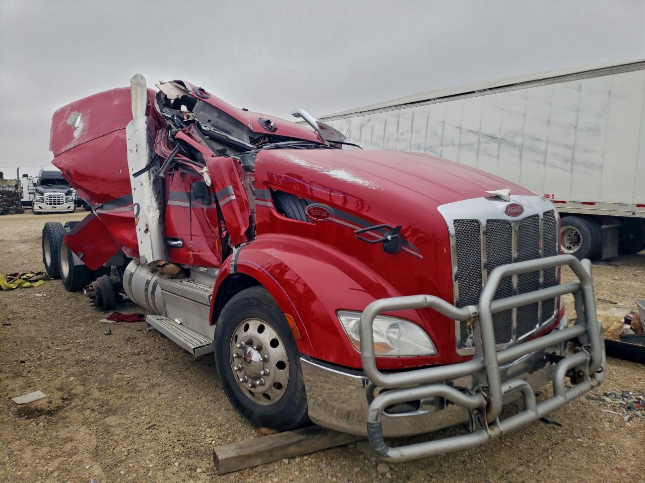Salvage Peterbilt 579 Image
