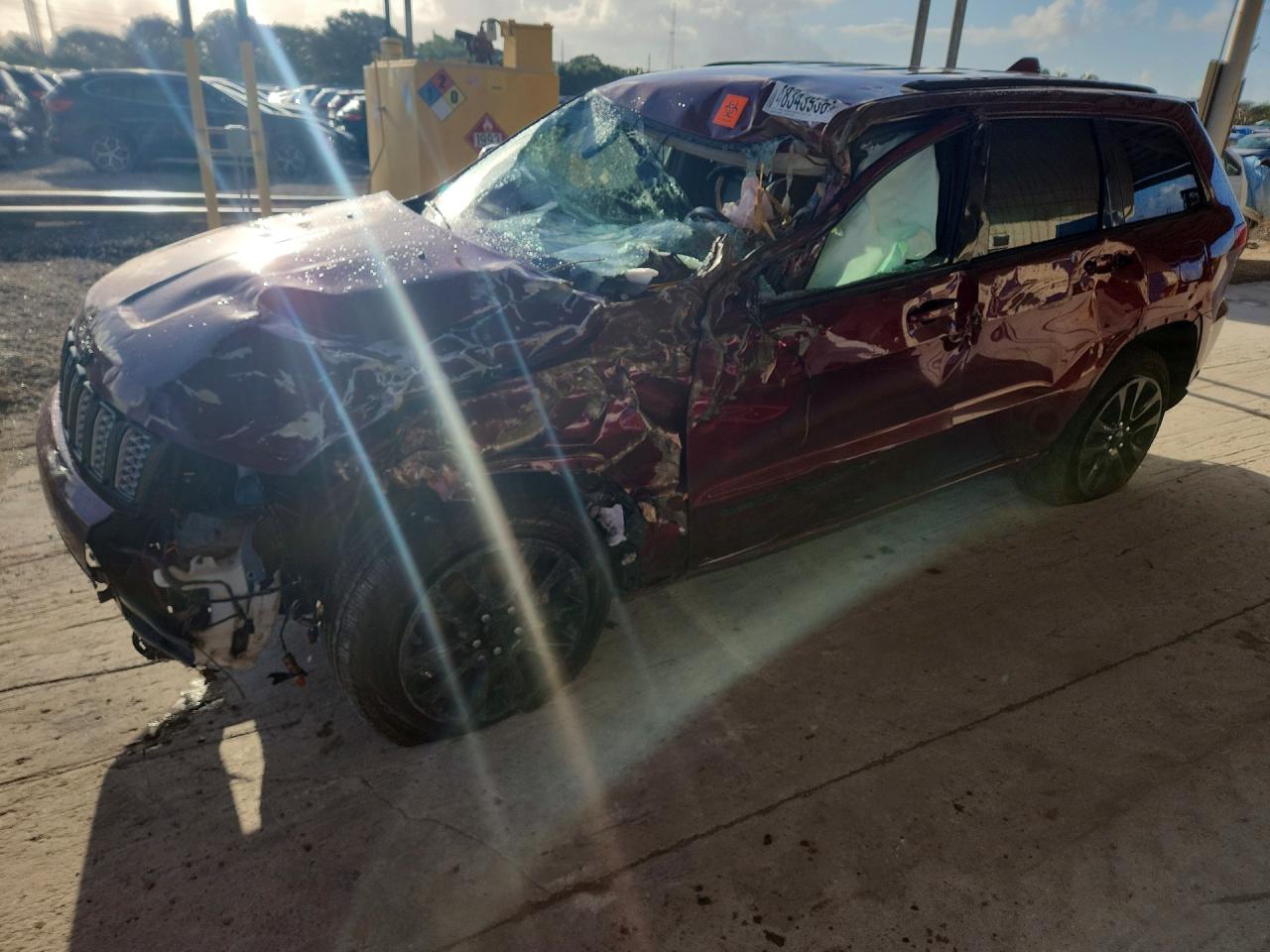 Salvage Jeep Grand Cherokee Image