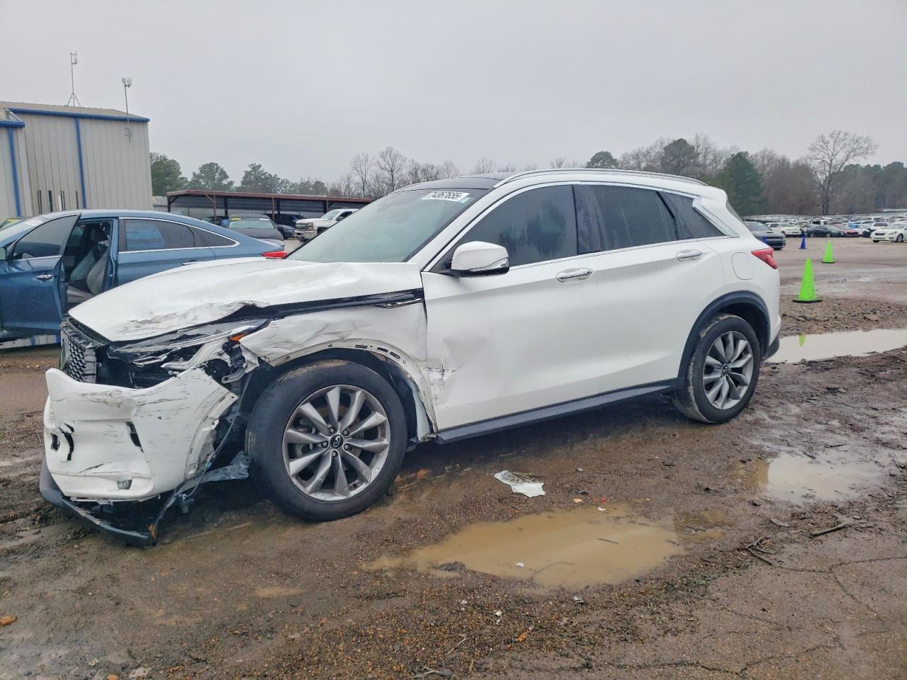 Salvage INFINITI Qx Image