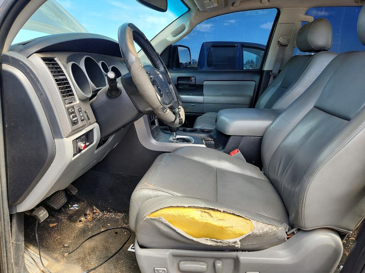 Toyota Sequoia Sr5