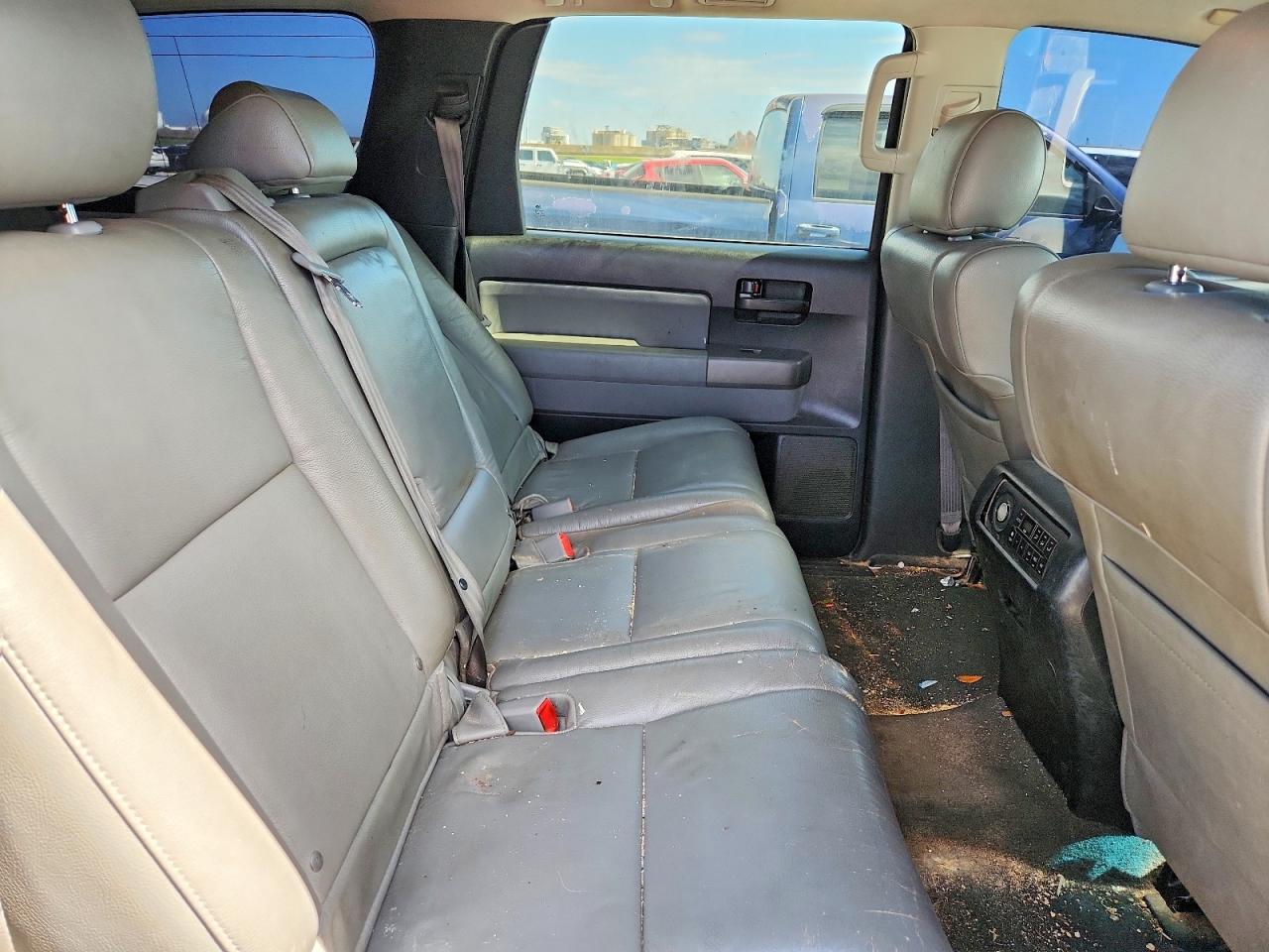 Toyota Sequoia Sr5