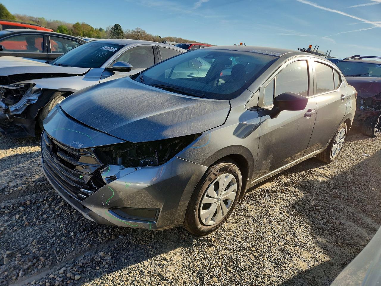 Salvage Nissan Versa Image